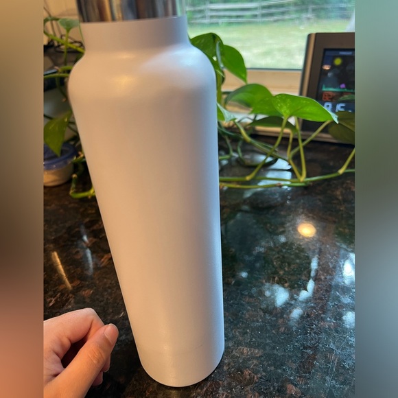 24 oz slim hydroflask in fog - Picture 7 of 13